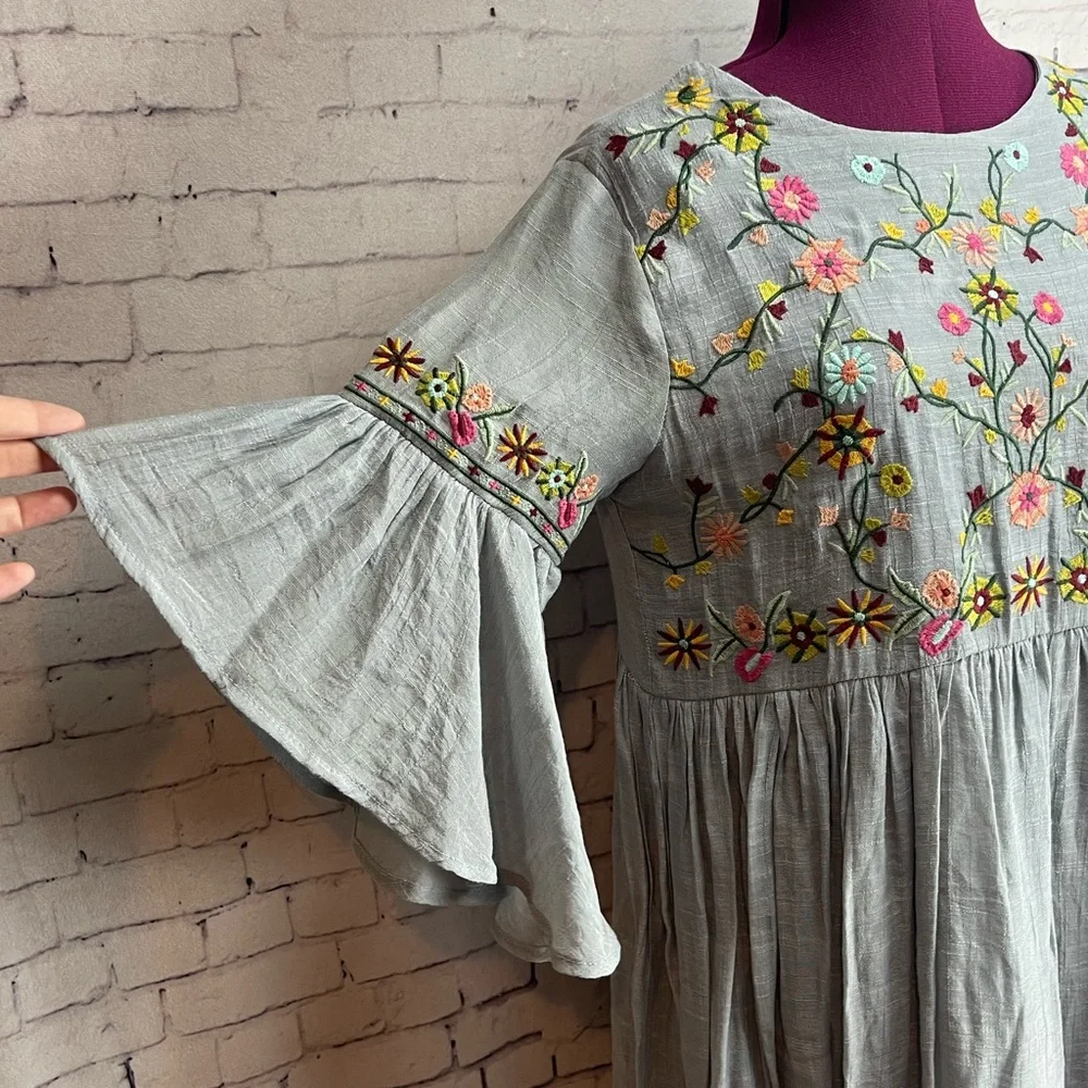 Umgee size small gray embroidered dress